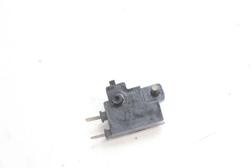 photo de CONTACTEUR FEU STOP DROIT HONDA CB F HORNET 600 (2005 - 2006) - Zoom état d’usage