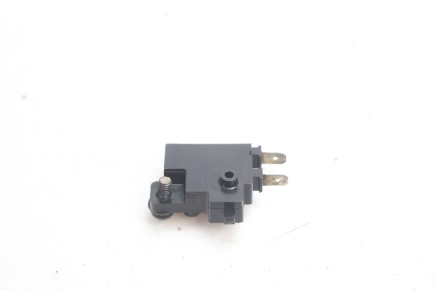 photo de CONTACTEUR FEU STOP DROIT HONDA CB F HORNET 600 (2005 - 2006) - Autre angle de vue