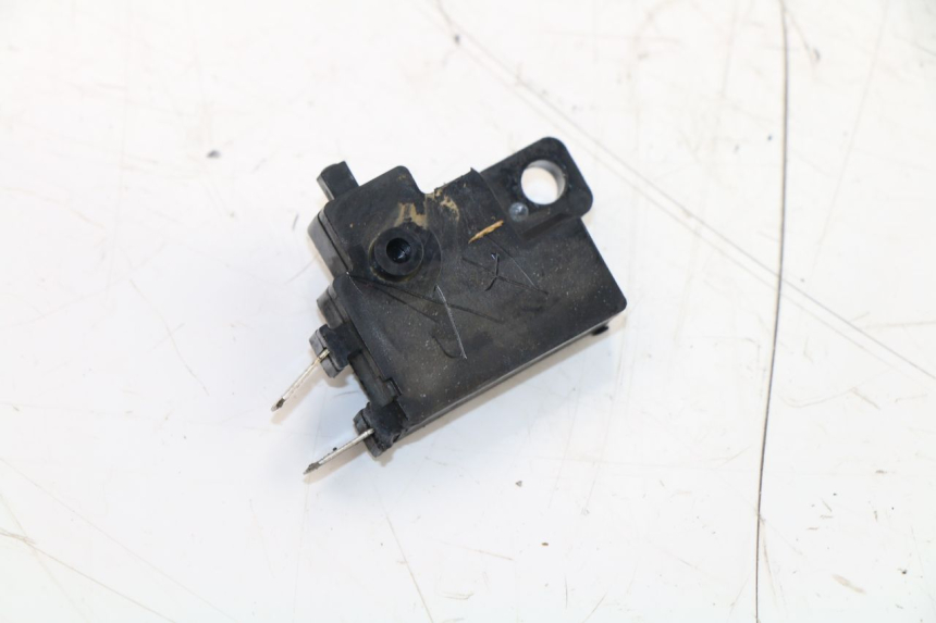 photo de CONTACTEUR FEU STOP DROIT HONDA CBR F 600 (1991 - 1994) - Autre angle de vue