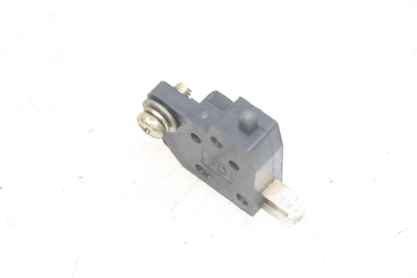 photo de CONTACTEUR FEU STOP DROIT PEUGEOT DJANGO 4T 50 (2014 - 2019)