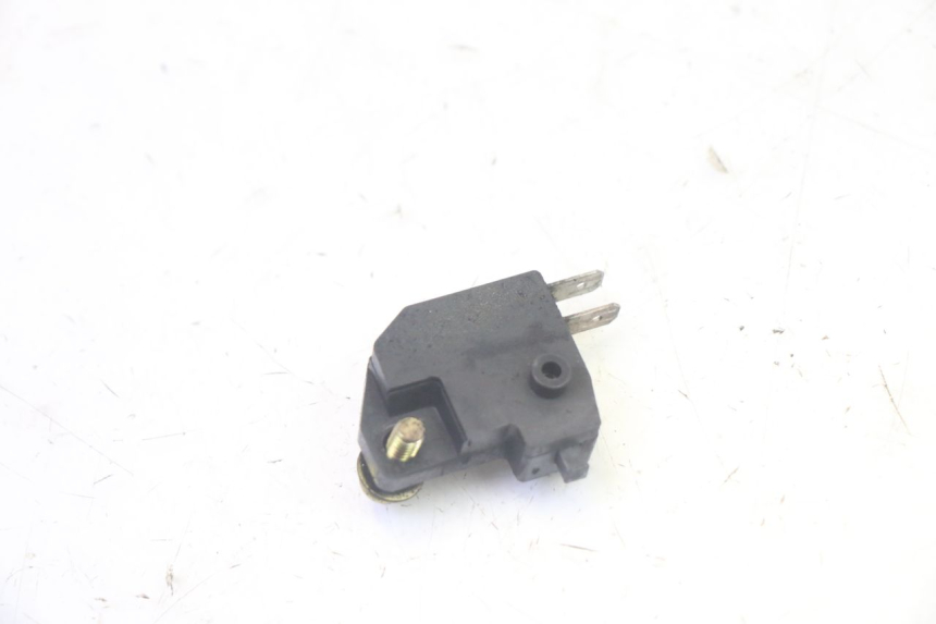 photo de CONTACTEUR FEU STOP DROIT SUZUKI DL V STROM 1000 (2002 - 2007) - Autre angle de vue