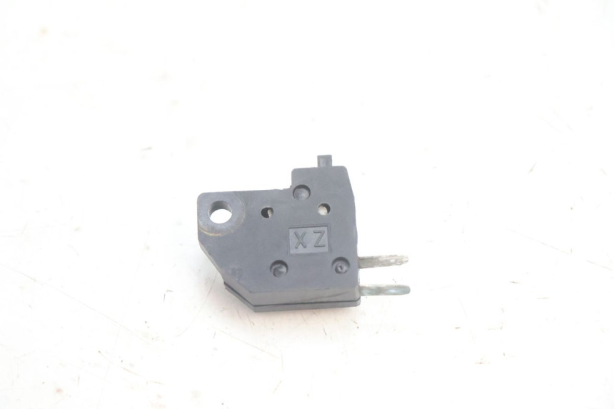 photo de CONTACTEUR FEU STOP DROIT CF MOTO E-CHARM 125 (2005 - 2008) - Vue principale