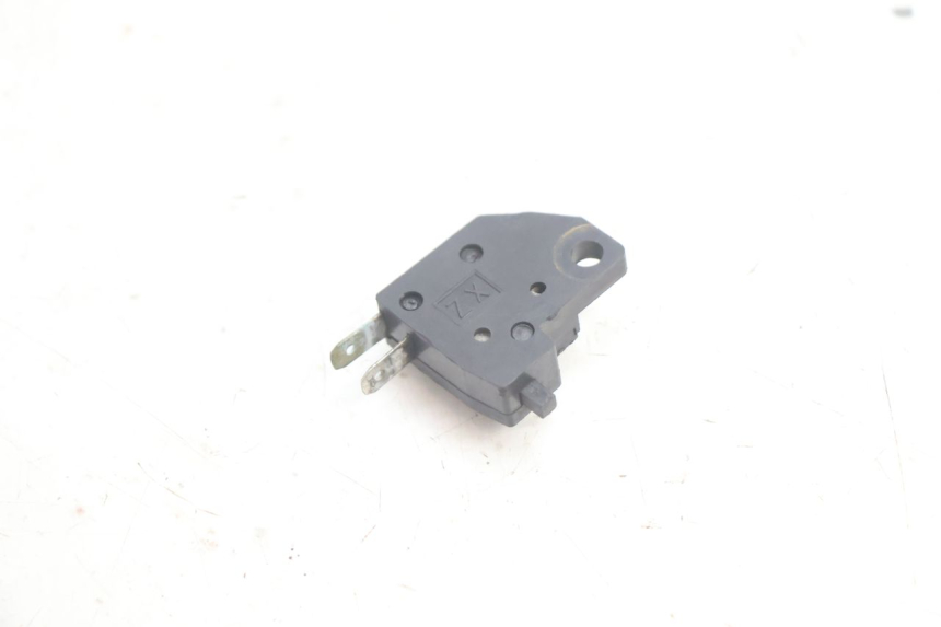 photo de CONTACTEUR FEU STOP DROIT CF MOTO E-CHARM 125 (2005 - 2008) - Détail de la pièce