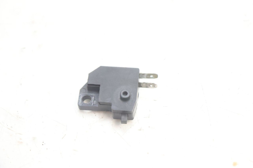 photo de CONTACTEUR FEU STOP DROIT CF MOTO E-CHARM 125 (2005 - 2008) - Autre angle de vue