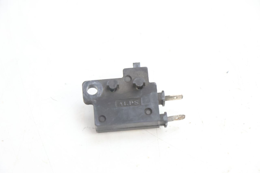 photo de CONTACTEUR FEU STOP DROIT YAMAHA FJR 1300 (2001 - 2005) - Vue principale