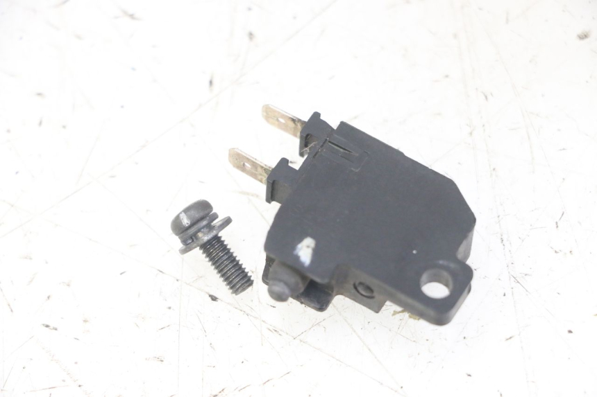 photo de CONTACTEUR FEU STOP DROIT HONDA FORZA ABS 300 (2013 - 2019)