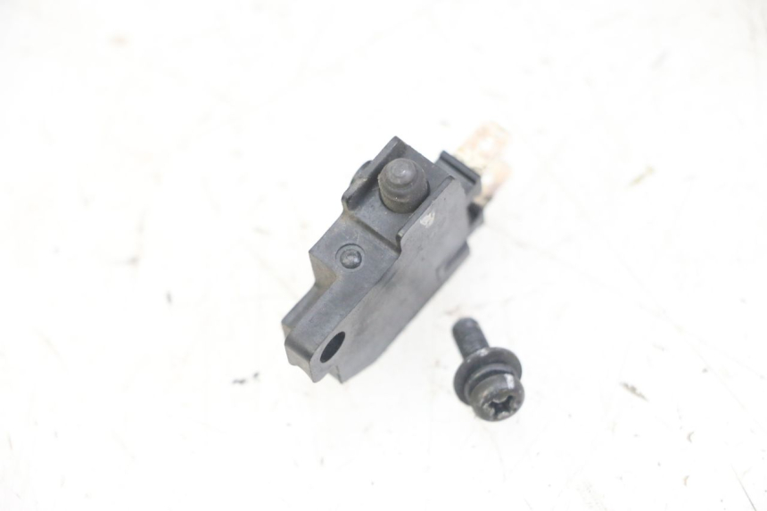 photo de CONTACTEUR FEU STOP DROIT HONDA FORZA ABS 300 (2013 - 2019)