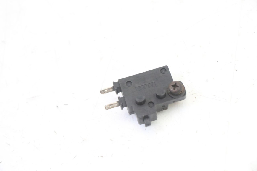 photo de CONTACTEUR FEU STOP DROIT YAMAHA FZ6 FAZER S2 600 (2007 - 2011)