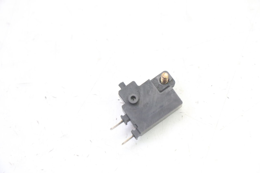 photo de CONTACTEUR FEU STOP DROIT YAMAHA FZ6 FAZER S2 600 (2007 - 2011)