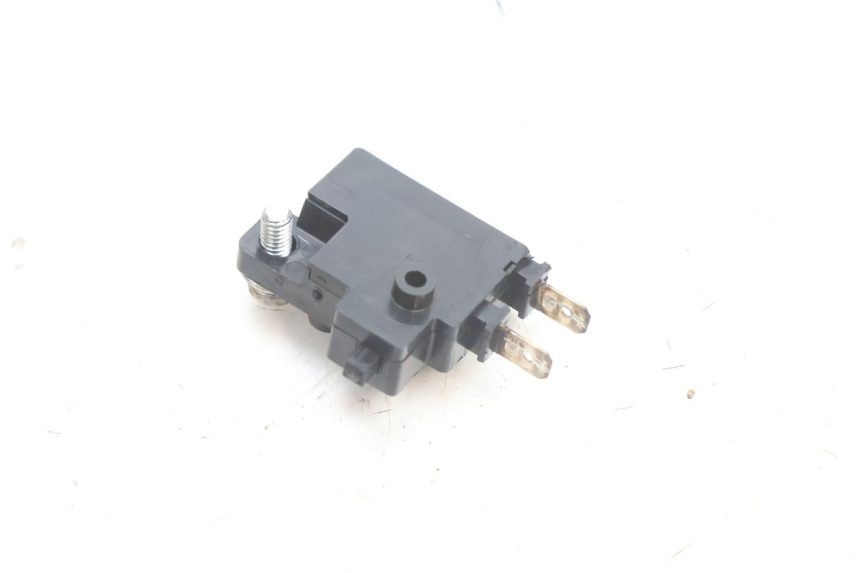 photo de CONTACTEUR FEU STOP DROIT YAMAHA FZ8 800 (2010 - 2016) - Autre angle de vue