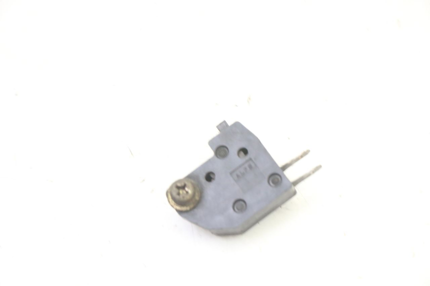 photo de CONTACTEUR FEU STOP DROIT SUZUKI GS GSE 500 (2001 - 2003)