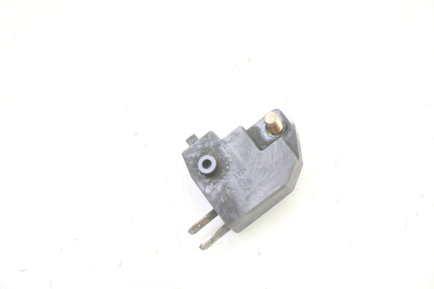 photo de CONTACTEUR FEU STOP DROIT SUZUKI GS GSE 500 (2001 - 2003)