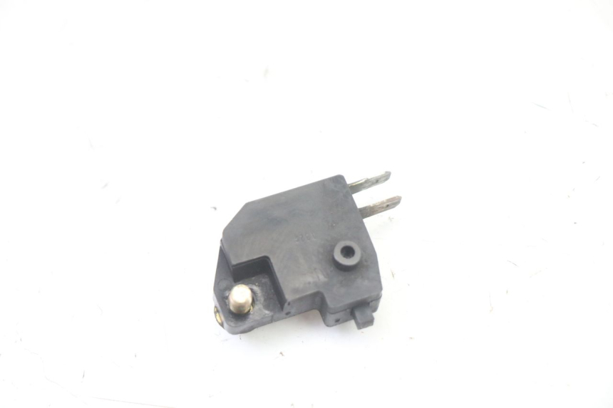 photo de CONTACTEUR FEU STOP DROIT SUZUKI GS GSE 500 (2001 - 2003)