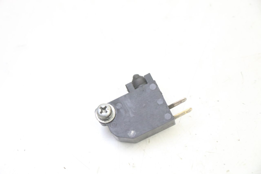 photo de CONTACTEUR FEU STOP DROIT SUZUKI GSR 750 (2011 - 2017)
