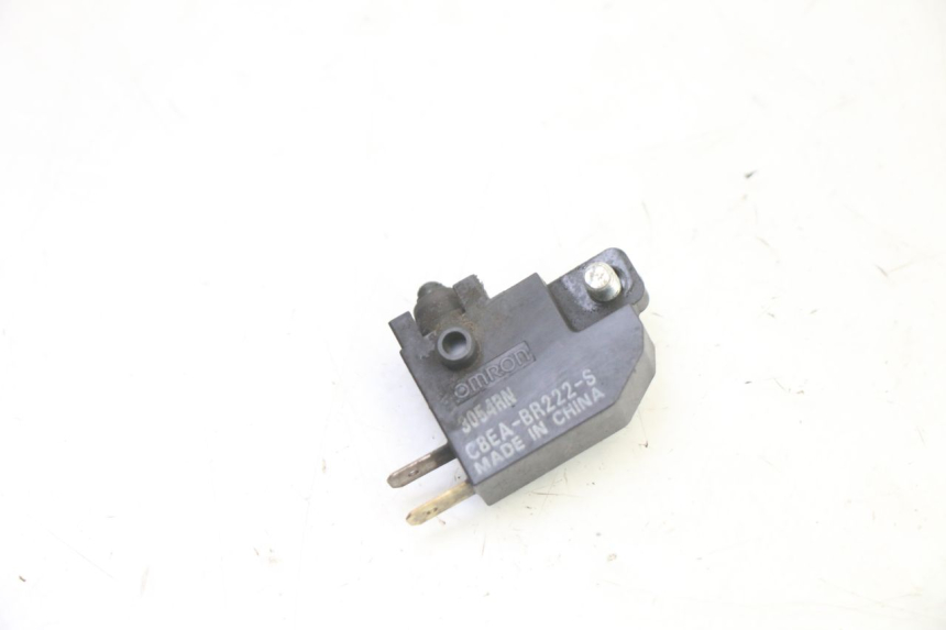 photo de CONTACTEUR FEU STOP DROIT SUZUKI GSR 750 (2011 - 2017)