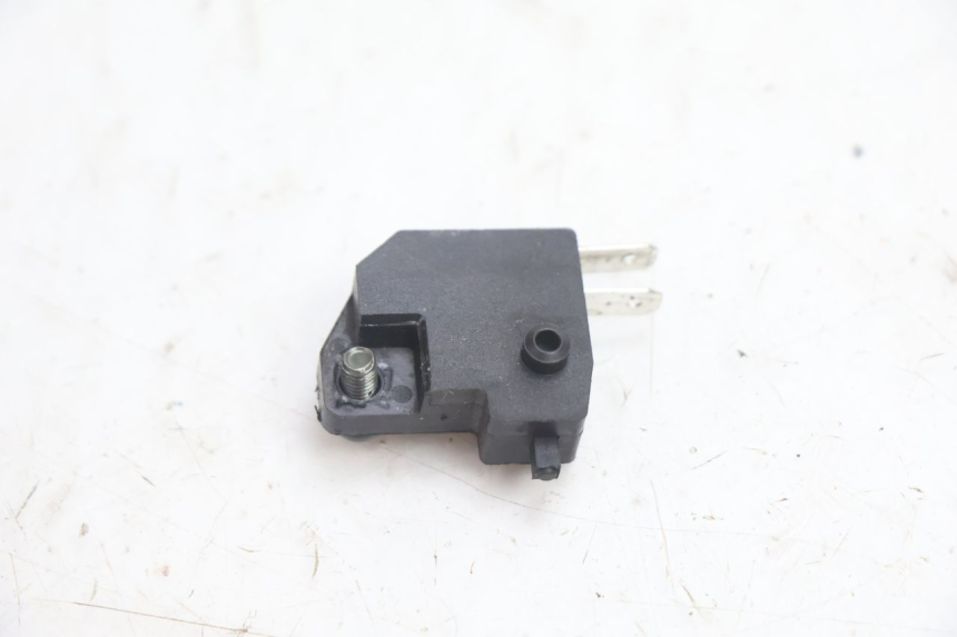photo de CONTACTEUR FEU STOP DROIT EUROCKA GTR 50 (2007 - 2017) - Autre angle de vue