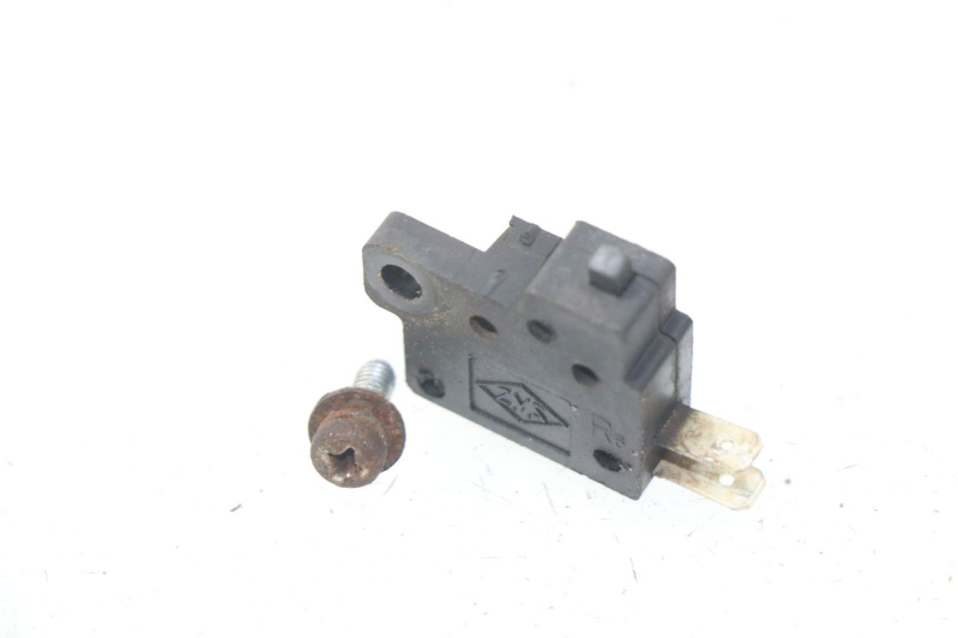 photo de CONTACTEUR FEU STOP DROIT SYM GTS EFI ABS 125 (2012 - 2016)