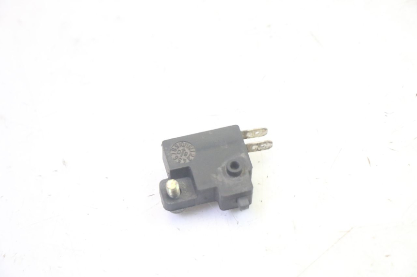 photo de CONTACTEUR FEU STOP DROIT SYM GTS EVO 125 (2009 - 2013) - Autre angle de vue