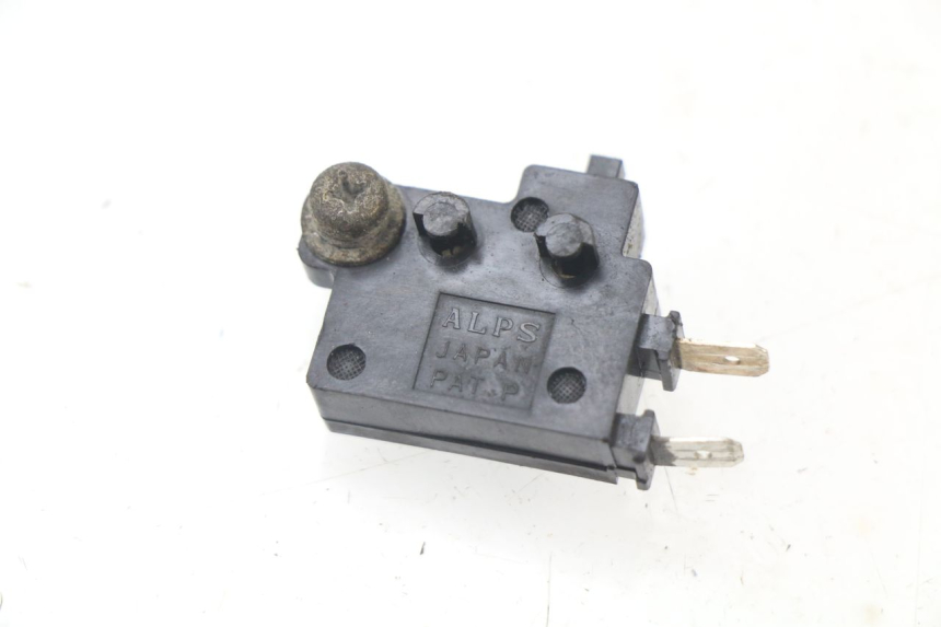 photo de CONTACTEUR FEU STOP DROIT HONDA CBR 919 RR FIREBLADE 900 (1998 - 1999)