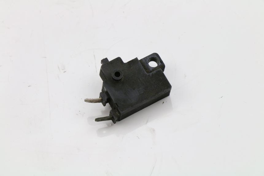 photo de CONTACTEUR FEU STOP DROIT HONDA CBR F 600 (1996 - 1998)