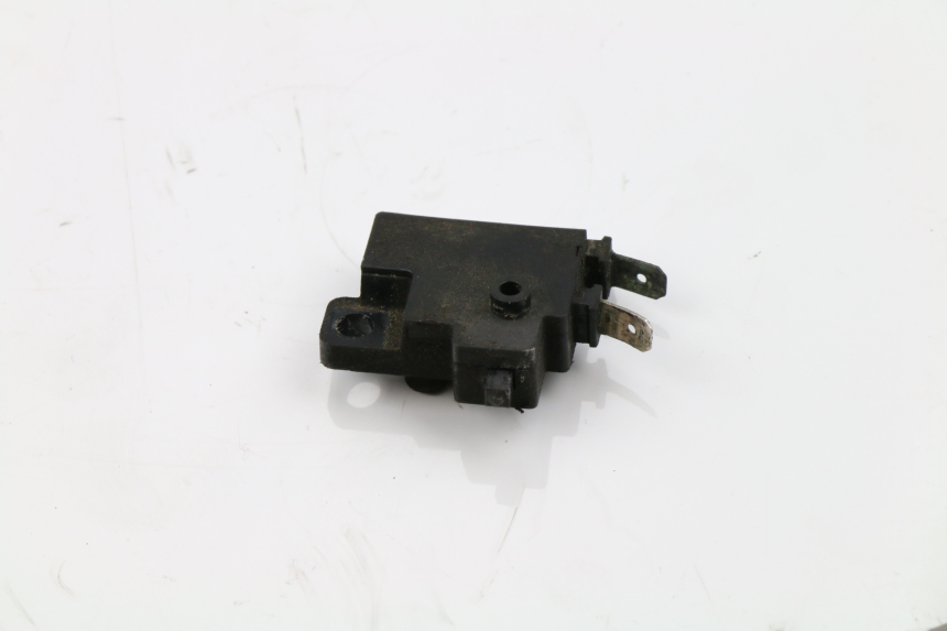 photo de CONTACTEUR FEU STOP DROIT HONDA CBR F 600 (1996 - 1998)