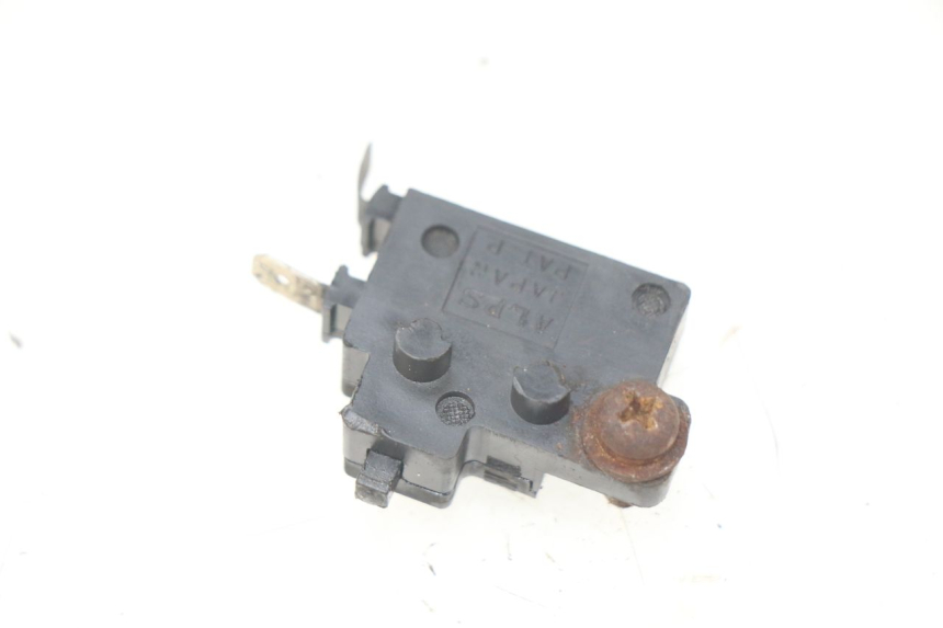 photo de CONTACTEUR FEU STOP DROIT HONDA CBR RR FIREBLADE 900 (1992 - 1994)