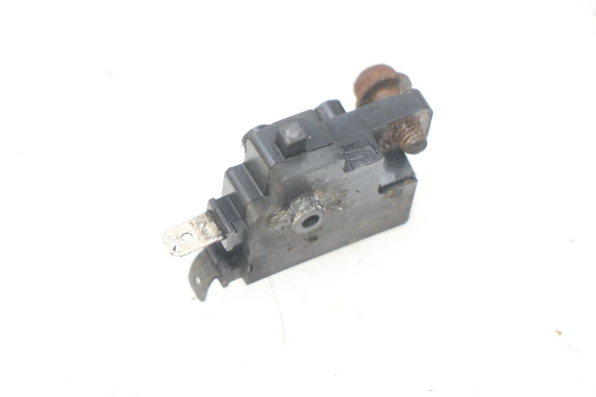 photo de CONTACTEUR FEU STOP DROIT HONDA CBR RR FIREBLADE 900 (1992 - 1994)