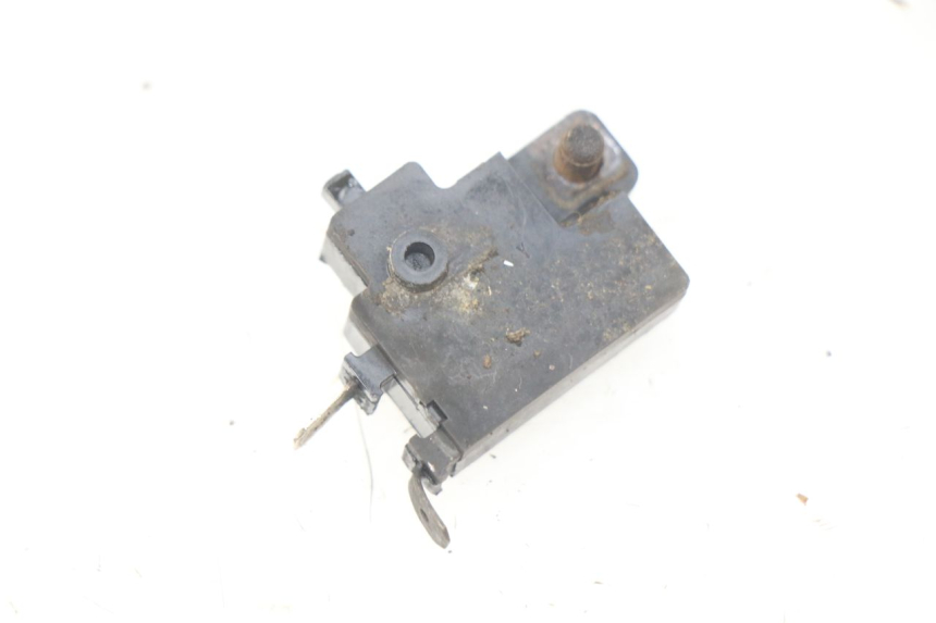 photo de CONTACTEUR FEU STOP DROIT HONDA CBR RR FIREBLADE 900 (1992 - 1994)
