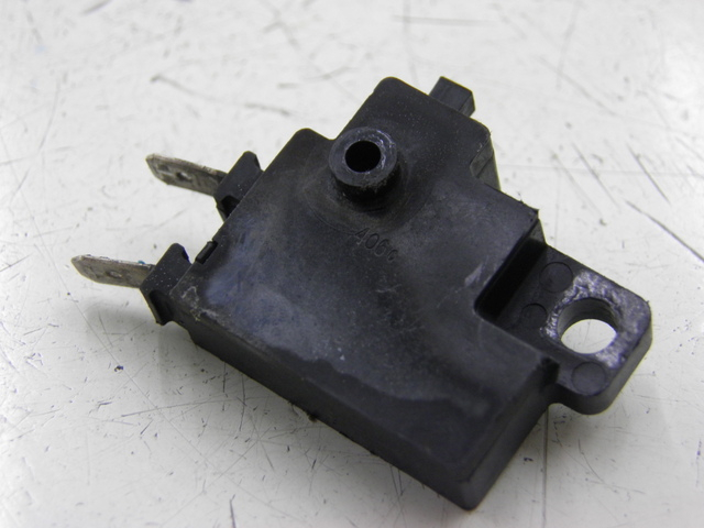 photo de CONTACTEUR FEU STOP DROIT HONDA CG 125 (2005 - 2007)