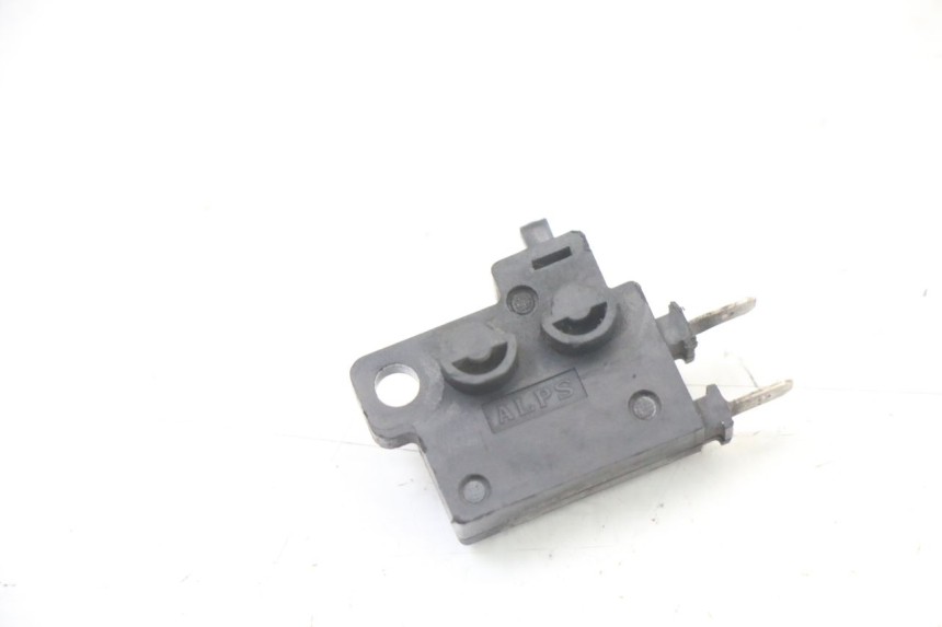 photo de CONTACTEUR FEU STOP DROIT HONDA FES S-WING SWING ABS 125 (2007 - 2015)
