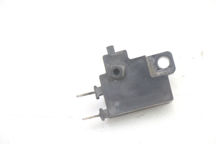 photo de CONTACTEUR FEU STOP DROIT HONDA FES S-WING SWING ABS 125 (2007 - 2015)