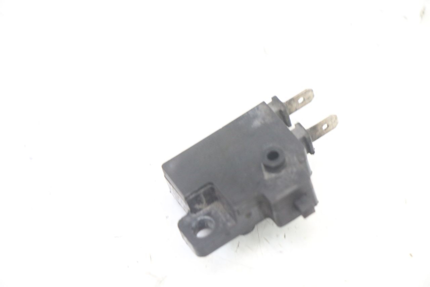 photo de CONTACTEUR FEU STOP DROIT HONDA FES S-WING SWING ABS 125 (2007 - 2015)