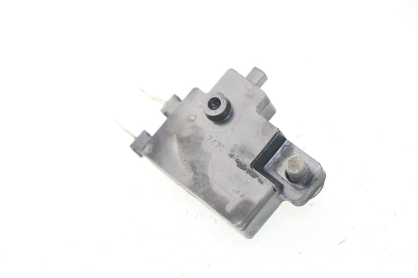 photo de CONTACTEUR FEU STOP DROIT HONDA NSS EX FORZA 250 (2008 - 2009)