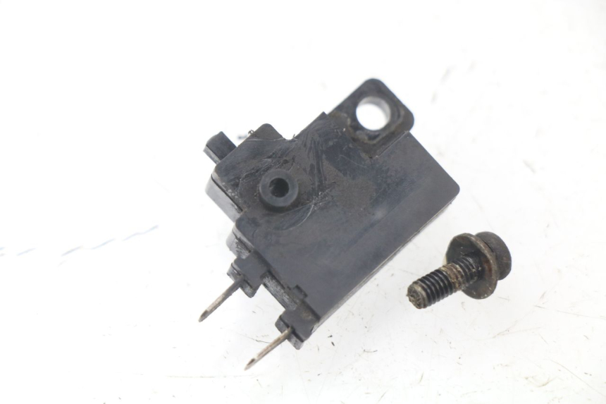 photo de CONTACTEUR FEU STOP DROIT HONDA XLV TRANSALP 650 (2005 - 2007)
