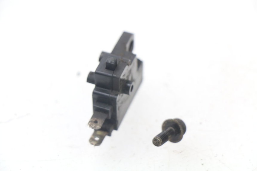 photo de CONTACTEUR FEU STOP DROIT HONDA XLV TRANSALP 650 (2005 - 2007)