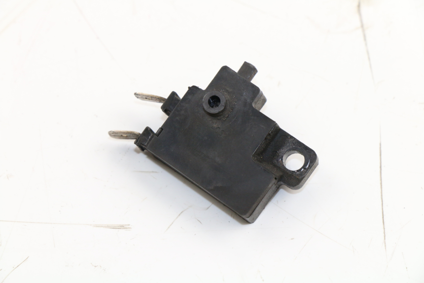 photo de CONTACTEUR FEU STOP DROIT HONDA XLV VARADERO 125 (2000 - 2006)