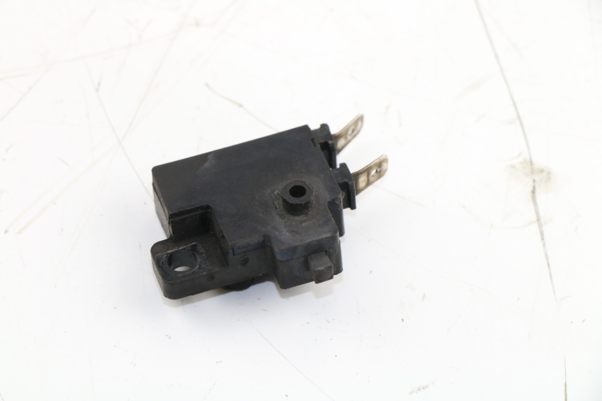 photo de CONTACTEUR FEU STOP DROIT HONDA XLV VARADERO 125 (2000 - 2006)