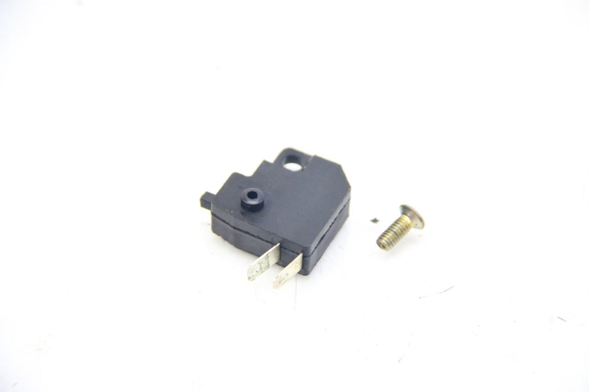 photo de CONTACTEUR FEU STOP DROIT JM MOTORS GT LINE 4T 50 (2021 - 2023)