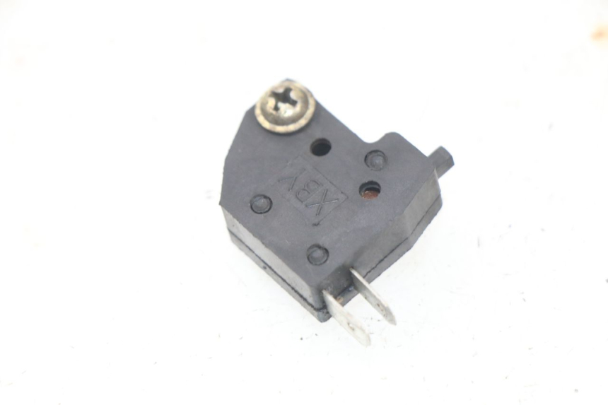photo de CONTACTEUR FEU STOP DROIT JONWAY GTX 2T 50 (2014 - 2020)