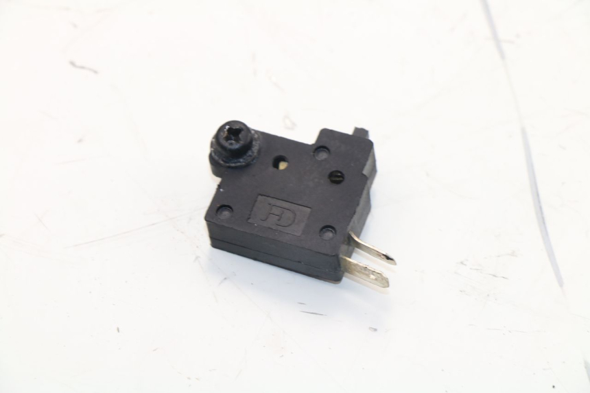 photo de CONTACTEUR FEU STOP DROIT KAWASAKI J300 300 (2014 - 2017)