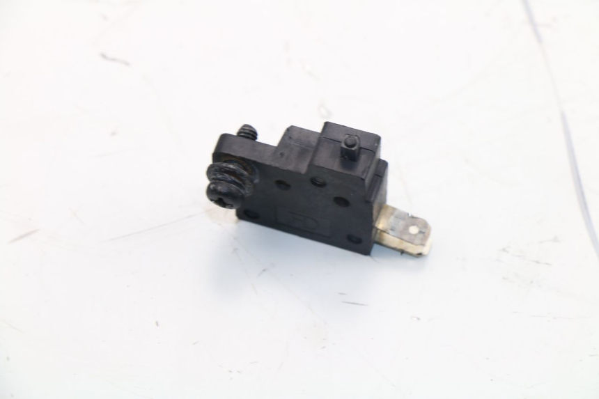 photo de CONTACTEUR FEU STOP DROIT KAWASAKI J300 300 (2014 - 2017)