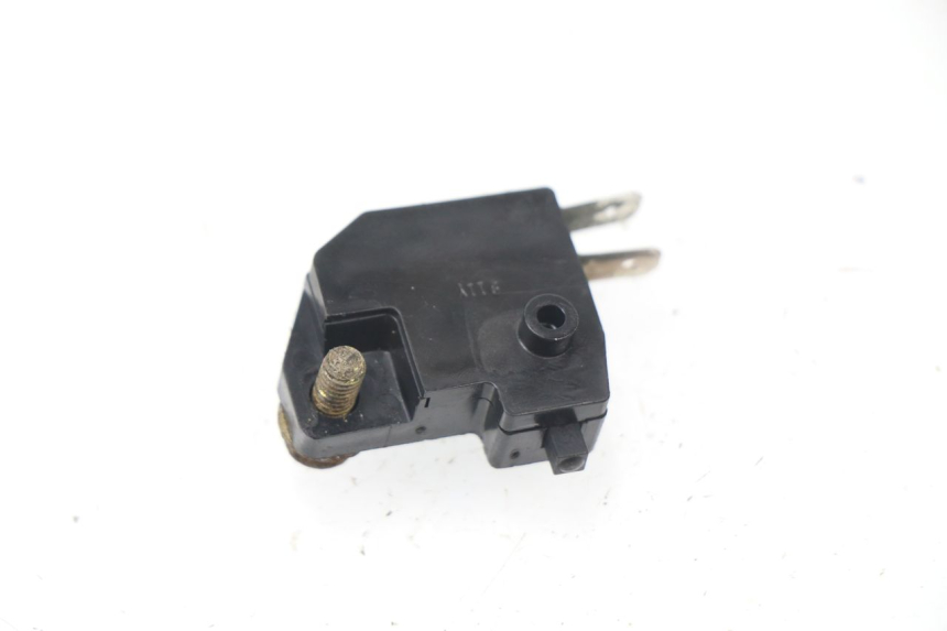photo de CONTACTEUR FEU STOP DROIT KAWASAKI ZZR 600 (1995 - 2004)