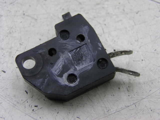 photo de CONTACTEUR FEU STOP DROIT KAWASAKI ZZR 600 (1995 - 2004)