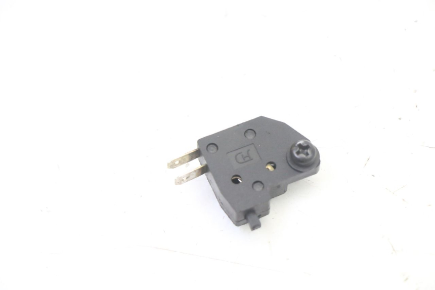 photo de CONTACTEUR FEU STOP DROIT PEUGEOT KISBEE 2T 50 (2018 - 2022)