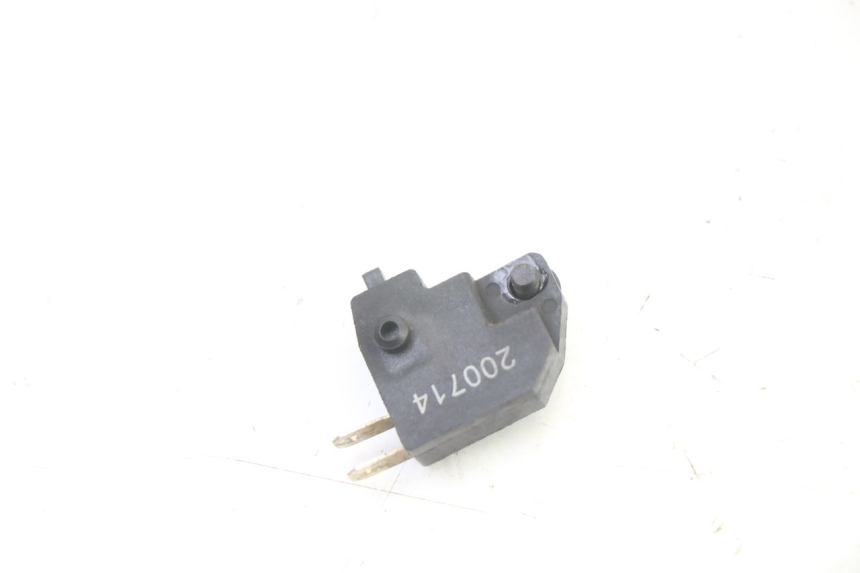 photo de CONTACTEUR FEU STOP DROIT PEUGEOT KISBEE 2T 50 (2018 - 2022)