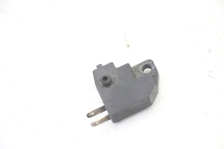 photo de CONTACTEUR FEU STOP DROIT PEUGEOT KISBEE 2T 50 (2010 - 2017)