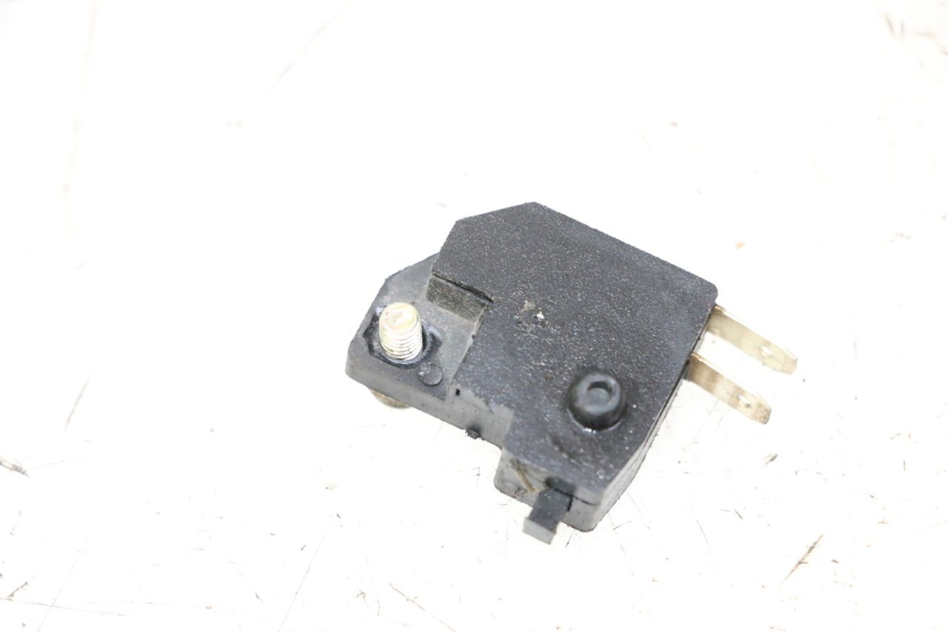 photo de CONTACTEUR FEU STOP DROIT PEUGEOT KISBEE 2T 50 (2010 - 2017)