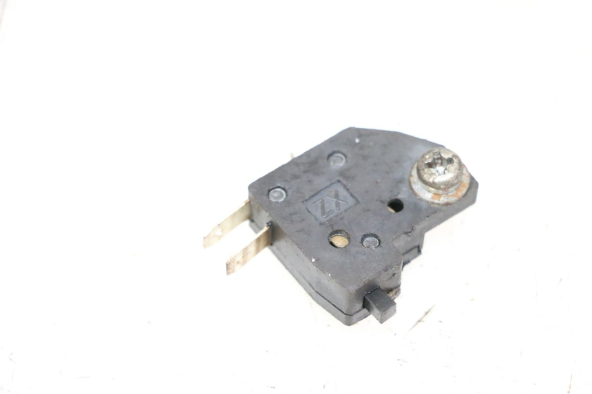 photo de CONTACTEUR FEU STOP DROIT PEUGEOT KISBEE 2T 50 (2010 - 2017)