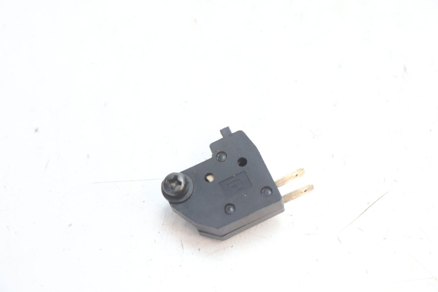 photo de CONTACTEUR FEU STOP DROIT PEUGEOT KISBEE 2T 50 (2018 - 2022) - Vue principale