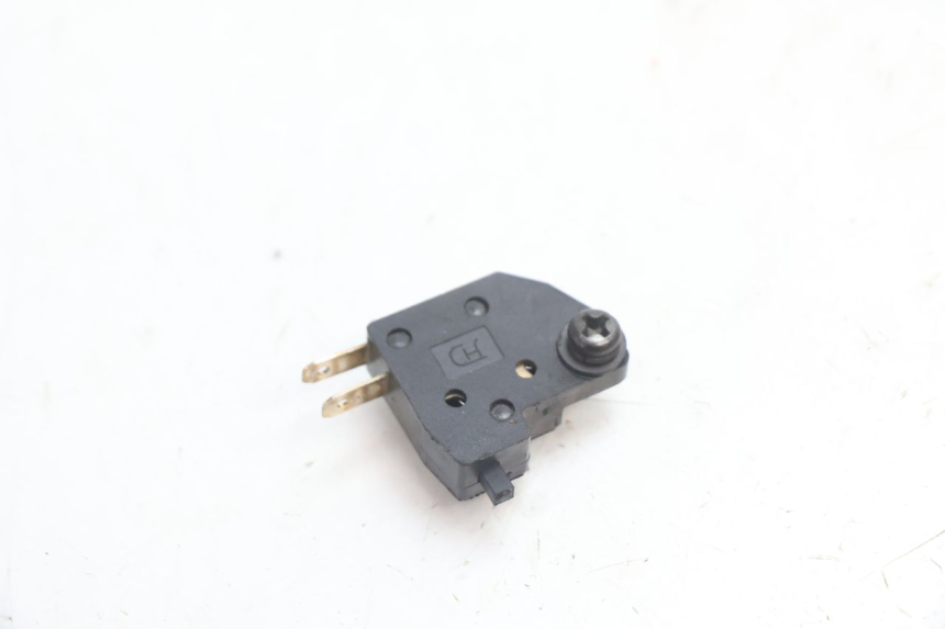 photo de CONTACTEUR FEU STOP DROIT PEUGEOT KISBEE 2T 50 (2018 - 2022) - Détail de la pièce